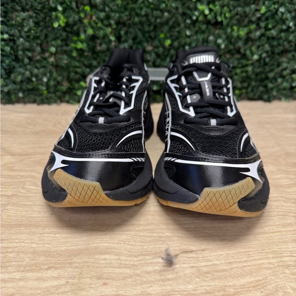 Athletic_Shoes